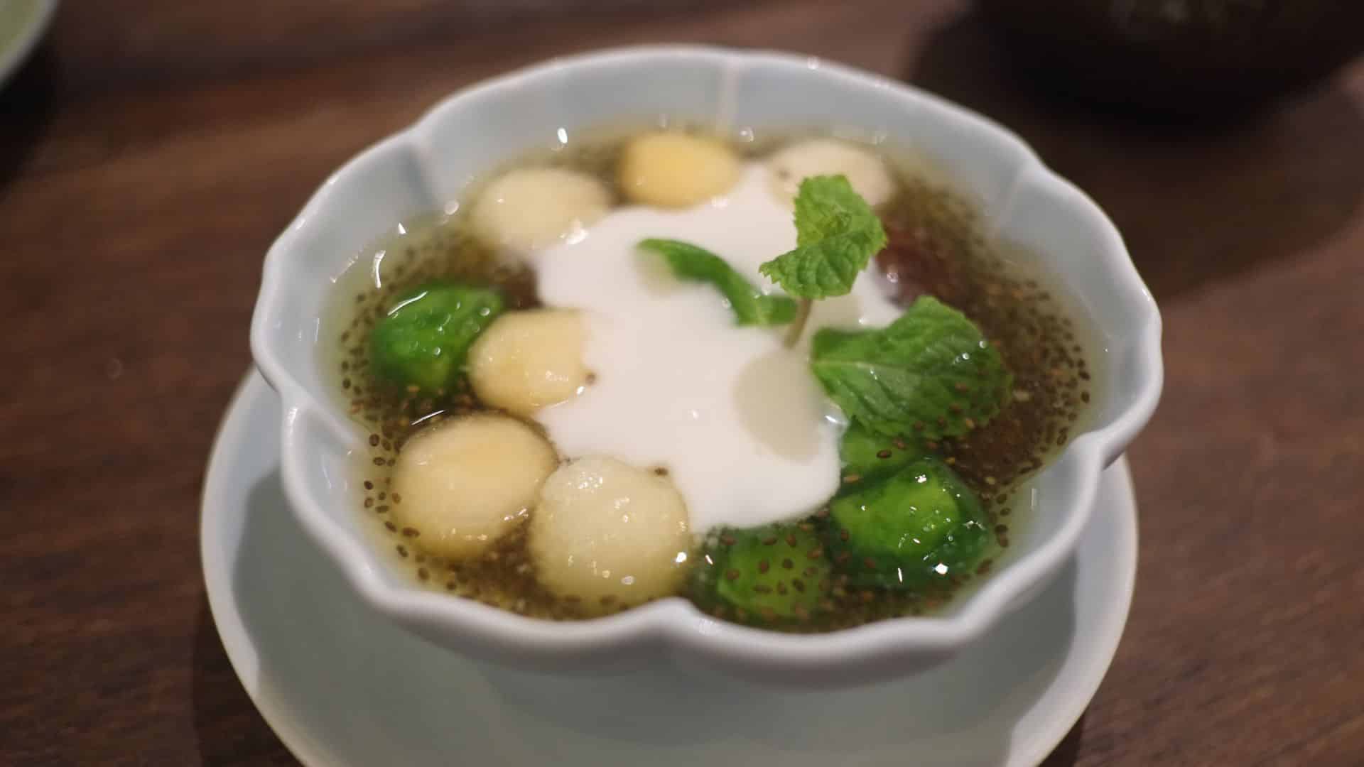 Chè Sen (Lotus Seed Sweet Soup)