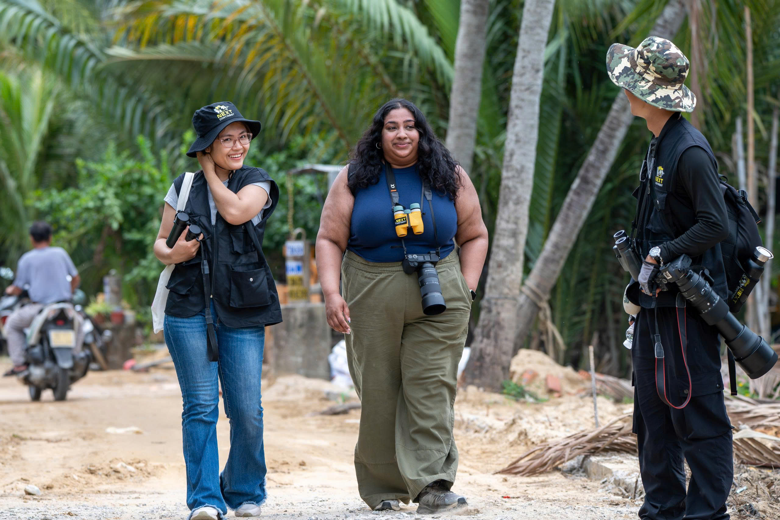 To better understand every aspect of our guest experience, Hiền Trang joined our morning Hoi An Birding Cruise in Hoi An, Da Nang. By accompanying guide Thanh Phan and our guest in the field, she experienced first hand how our tours are delivered, from guiding techniques to guest interaction and wildlife observation.
