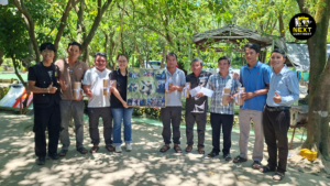 Next Continent presenting gifts to Tiên Phong Group alongside GreenViet during a gathering in Tam Mỹ, Vietnam.