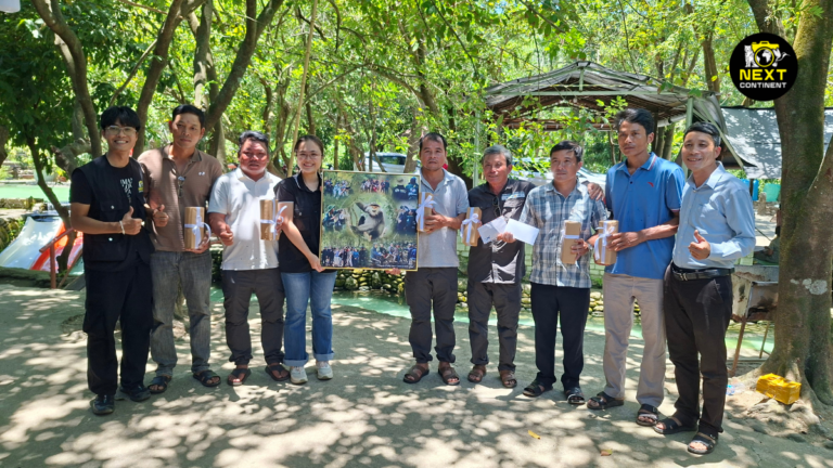 Next Continent presenting gifts to Tiên Phong Group alongside GreenViet during a gathering in Tam Mỹ, Vietnam.